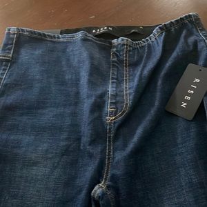 Pull on distressed skinny jeans by Risen! Size 1xl.